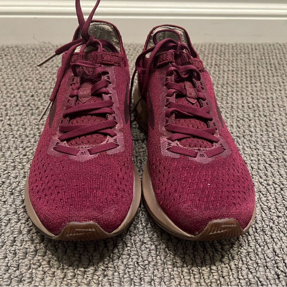 Brooks Levitate 2 Fig/Sangria/Metallic 8.5 B (M)